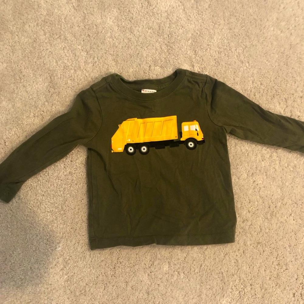Hanna Andersson long sleeve w/ truck decal. 18-24mo/2T